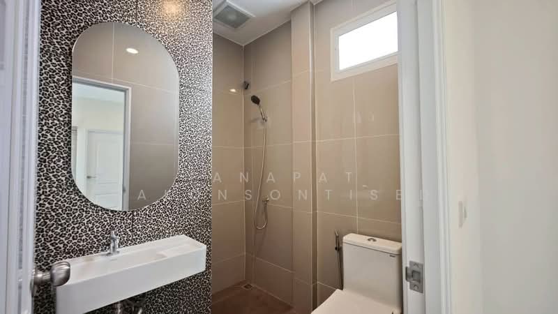 2-BR Townhouse, Bangkok, Lat Phrao, Bangkok, 2 Bedrooms, 95 sqm, Townhouse For Sale, by Tanapat Sakonsontised, 500437809 - DDproperty.com
