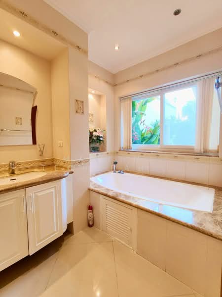3-BR Villa, Chon Buri (Pattaya), Nong Pru, Bang Lamung (Pattaya), Chon Buri (Pattaya), 3 Bedrooms, 400 sqm, Villa For Rent, by Mantana Techapahaphong, 500437810 - DDproperty.com