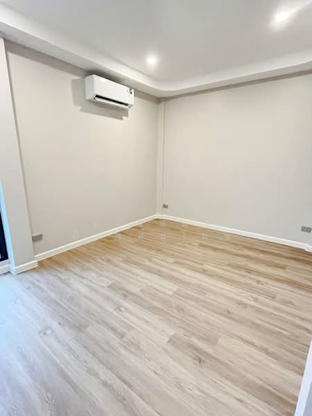 3 Bedrooms Luxury Town Houses On Nut near Express Way, Bangkok, สุขุมวิท 50, Phra Kanong, Khlong Toei, Bangkok, 3 Bedrooms, 220 sqm, Townhouse For Rent, by Chanitnun Mewongukote, 500438026 - DDproperty.com