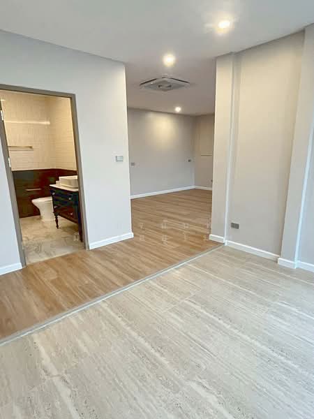 3 Bedrooms Luxury Town Houses On Nut near Express Way, Bangkok, สุขุมวิท 50, Phra Kanong, Khlong Toei, Bangkok, 3 Bedrooms, 220 sqm, Townhouse For Rent, by Chanitnun Mewongukote, 500438026 - DDproperty.com