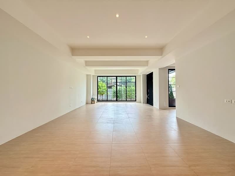 Single House, Bangkok, Sukhumvit 65, Khlong Tan Nua, Watthana, Bangkok, 5 Bedrooms, 540 sqm, Single Detached House For Sale, by Bangkok Residential, 500438111 - DDproperty.com