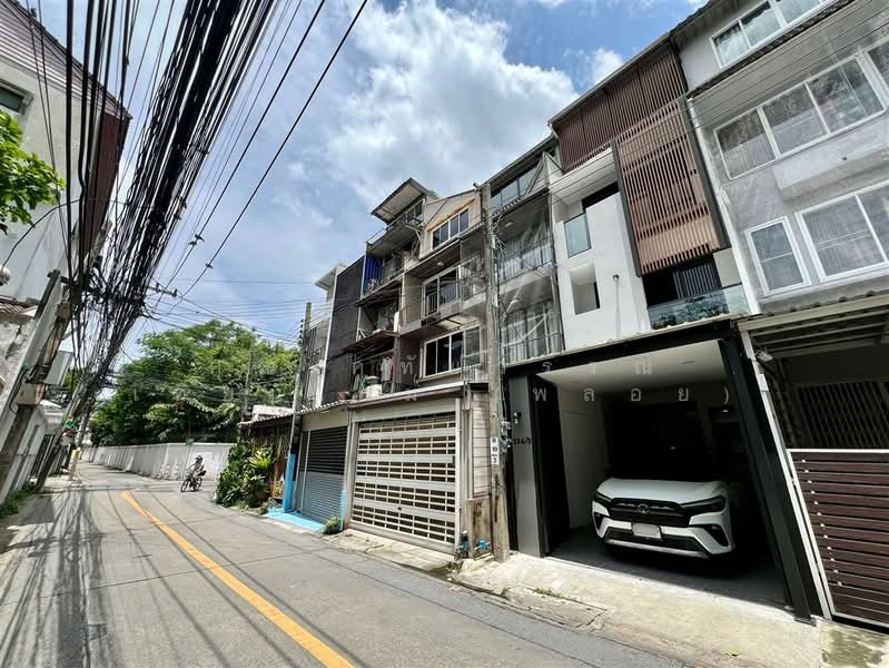 ทาวน์โฮม 4 ชั้น 18 ตร.ว. ทาวน์โฮม ซอยสุขุมวิท65 ถนนสุขุมวิท ใกล้รถไฟฟ้าBTSเอกมัย, Bangkok, ถนนสุขุมวิท, Phra Kanong Nua, Watthana, Bangkok, 3 Bedrooms, 250 sqm, Townhouse For Sale, by คุณ คทัยวรรณ เทียนเสม (พลอย), 500438162 - DDproperty.com