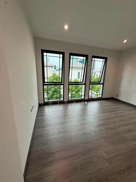 Baan Klang Muang Classe Ratchayothin, Bangkok, Chatuchak, Bangkok, 3 Bedrooms, 228 sqm, Semi-Detached House (Twin House) For Rent, by Supitcha Wongisaraseri, 500438186 - DDproperty.com