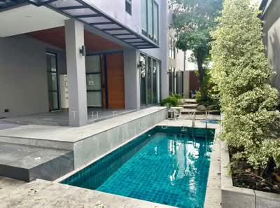 ขาย - Single House with Private Pool in Sukhumvit 71, กรุงเทพ