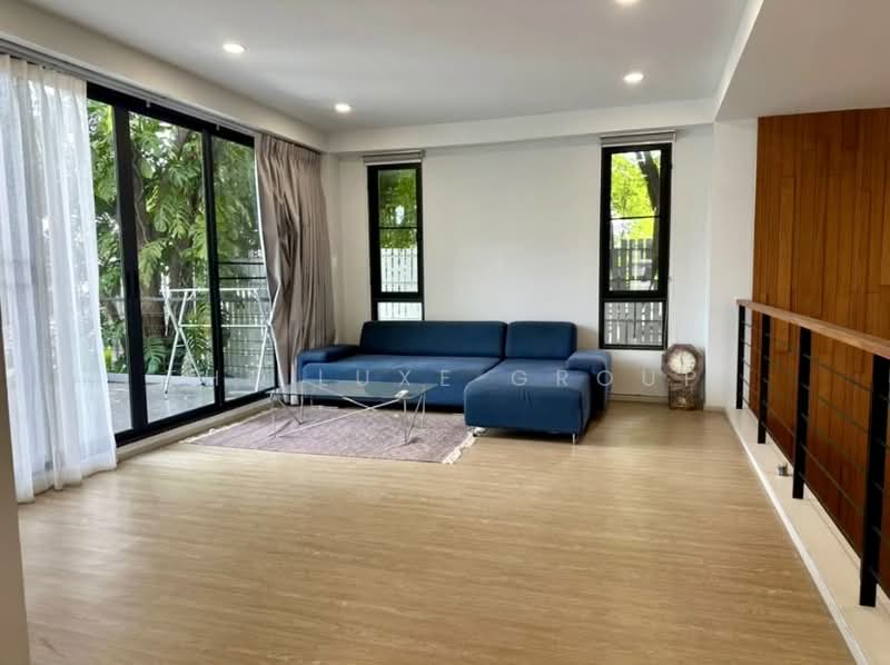 Single House with Private Pool in Sukhumvit 71, Bangkok, Phra Kanong Nua, Watthana, Bangkok, 5 Bedrooms, 700 sqm, Single Detached House For Sale, by The Luxe Group, 500438309 - DDproperty.com