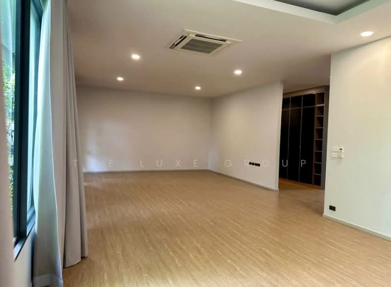 Single House with Private Pool in Sukhumvit 71, Bangkok, Phra Kanong Nua, Watthana, Bangkok, 5 Bedrooms, 700 sqm, Single Detached House For Sale, by The Luxe Group, 500438309 - DDproperty.com