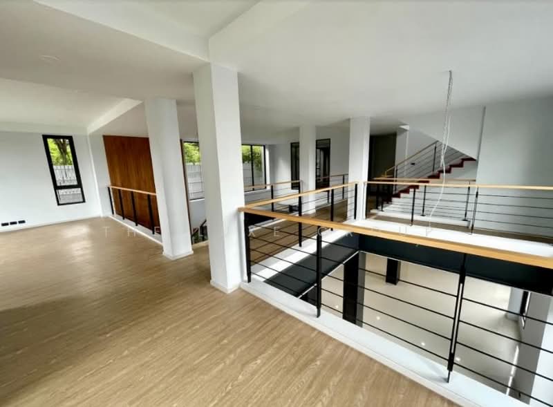Single House with Private Pool in Sukhumvit 71, Bangkok, Phra Kanong Nua, Watthana, Bangkok, 5 Bedrooms, 700 sqm, Single Detached House For Sale, by The Luxe Group, 500438309 - DDproperty.com