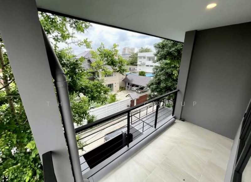 Single House with Private Pool in Sukhumvit 71, Bangkok, Phra Kanong Nua, Watthana, Bangkok, 5 Bedrooms, 700 sqm, Single Detached House For Sale, by The Luxe Group, 500438309 - DDproperty.com