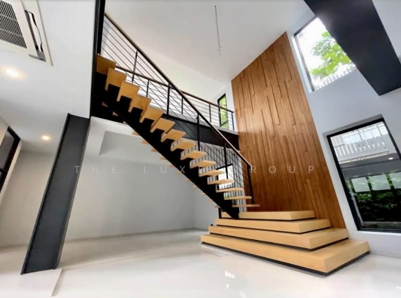 Single House with Private Pool in Sukhumvit 71, กรุงเทพ, พระโขนงเหนือ, วัฒนา, กรุงเทพ, 700 ตร.ม., บ้านเดี่ยว ขาย, โดย The Luxe Group, 500438309 - DDproperty.com