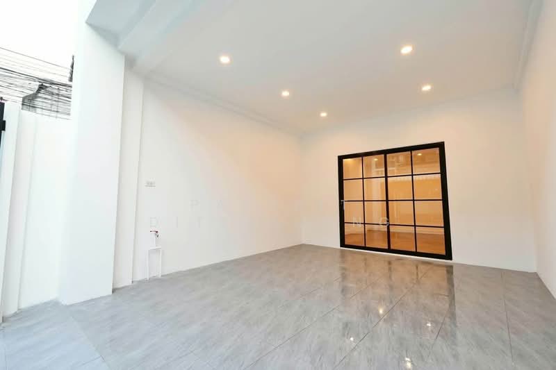 3-BR Townhouse, Bangkok, Samsen Nok, Huai Khwang, Bangkok, 3 Bedrooms, 150 sqm, Townhouse For Sale, by Pasupit Ditbanjong, 500438335 - DDproperty.com