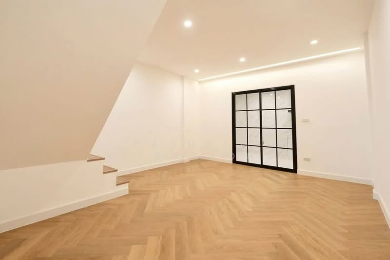 3-BR Townhouse, Bangkok, Samsen Nok, Huai Khwang, Bangkok, 3 Bedrooms, 150 sqm, Townhouse For Sale, by Pasupit Ditbanjong, 500438335 - DDproperty.com