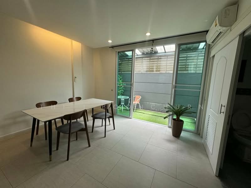 Townhouse, 4 Bedroom, Nears Ekkamai BTS, Bangkok, Phra Kanong Nua, Watthana, Bangkok, 4 Bedrooms, 220 sqm, Townhouse For Rent, by Thiti Boonchurn, 500438336 - DDproperty.com