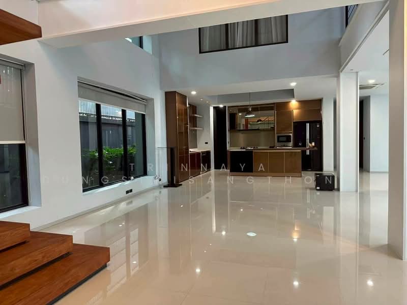 5-BR Villa, Bangkok, Phra Kanong Nua, Watthana, Bangkok, 5 Bedrooms, 700 sqm, Villa For Sale, by Trinnaya Dungsirisangthong, 500438465 - DDproperty.com