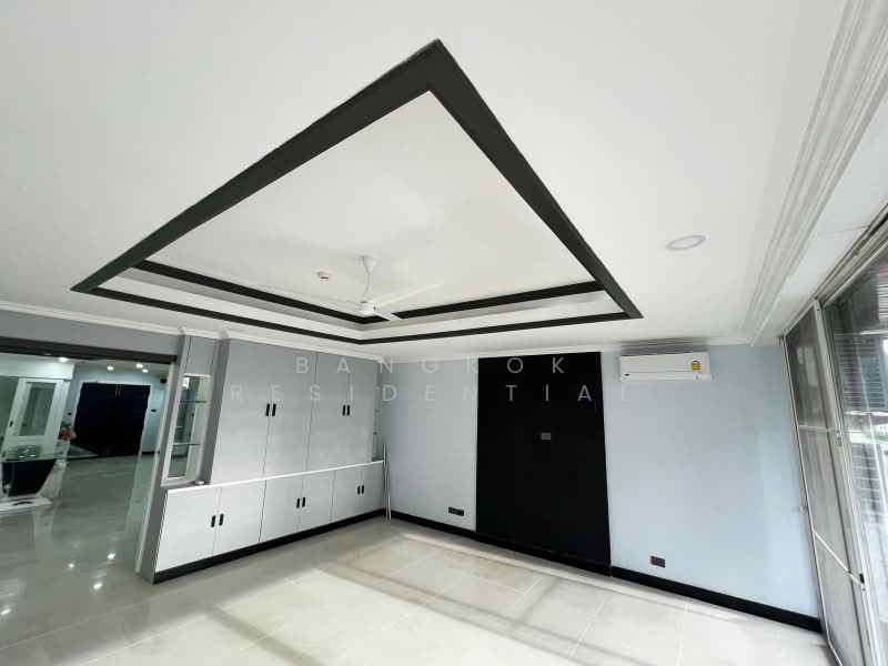 Oriental Towers, Bangkok, 25 Soi Ekkamai 12, Ekkamai Road, Khlong Tan Nua, Watthana, Bangkok, 4 Bedrooms, 350 sqm, Condo For Sale, by Bangkok Residential, 500438492 - DDproperty.com