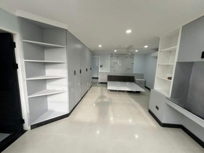 Oriental Towers, Bangkok, 25 Soi Ekkamai 12, Ekkamai Road, Khlong Tan Nua, Watthana, Bangkok, 4 Bedrooms, 350 sqm, Condo For Sale, by Bangkok Residential, 500438492 - DDproperty.com