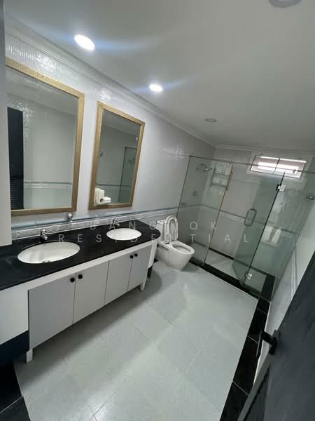 Oriental Towers, Bangkok, 25 Soi Ekkamai 12, Ekkamai Road, Khlong Tan Nua, Watthana, Bangkok, 4 Bedrooms, 350 sqm, Condo For Sale, by Bangkok Residential, 500438492 - DDproperty.com