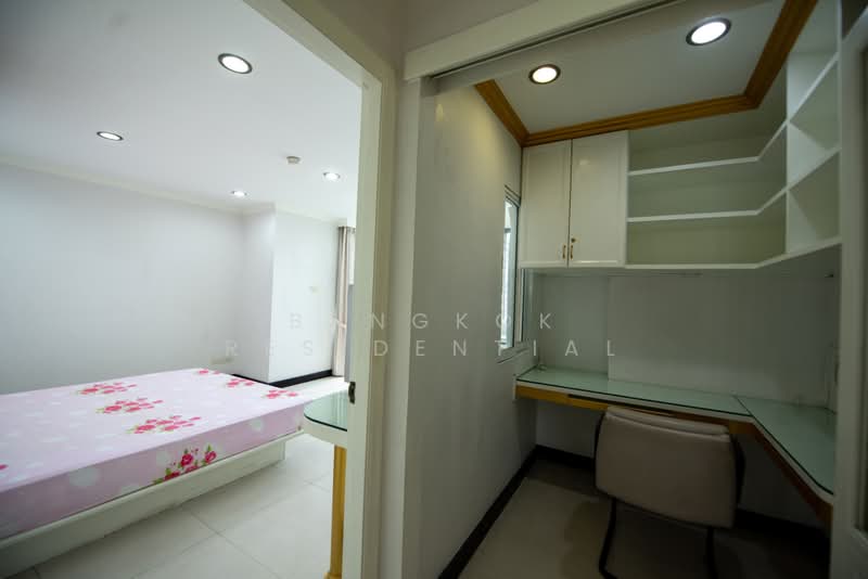 Oriental Towers, Bangkok, 25 Soi Ekkamai 12, Ekkamai Road, Khlong Tan Nua, Watthana, Bangkok, 4 Bedrooms, 350 sqm, Condo For Sale, by Bangkok Residential, 500438492 - DDproperty.com