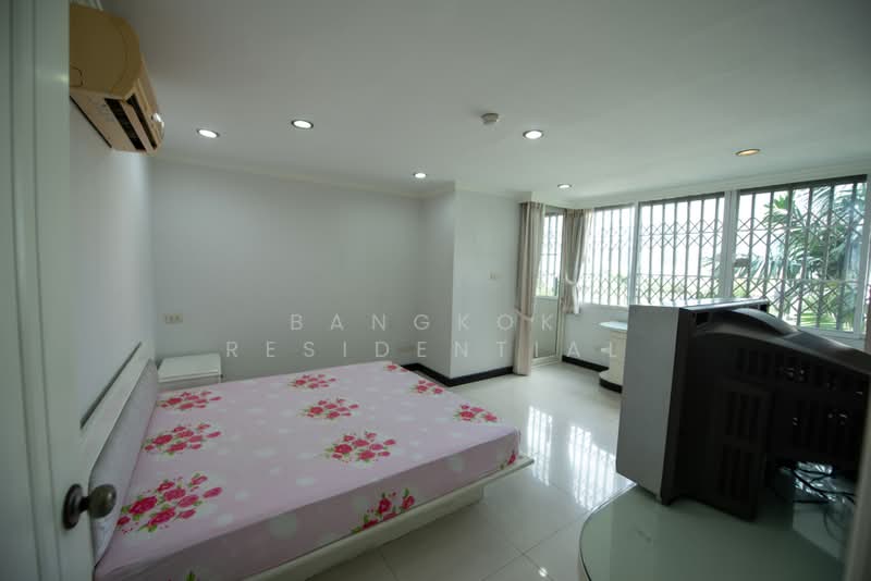 Oriental Towers, Bangkok, 25 Soi Ekkamai 12, Ekkamai Road, Khlong Tan Nua, Watthana, Bangkok, 4 Bedrooms, 350 sqm, Condo For Sale, by Bangkok Residential, 500438492 - DDproperty.com