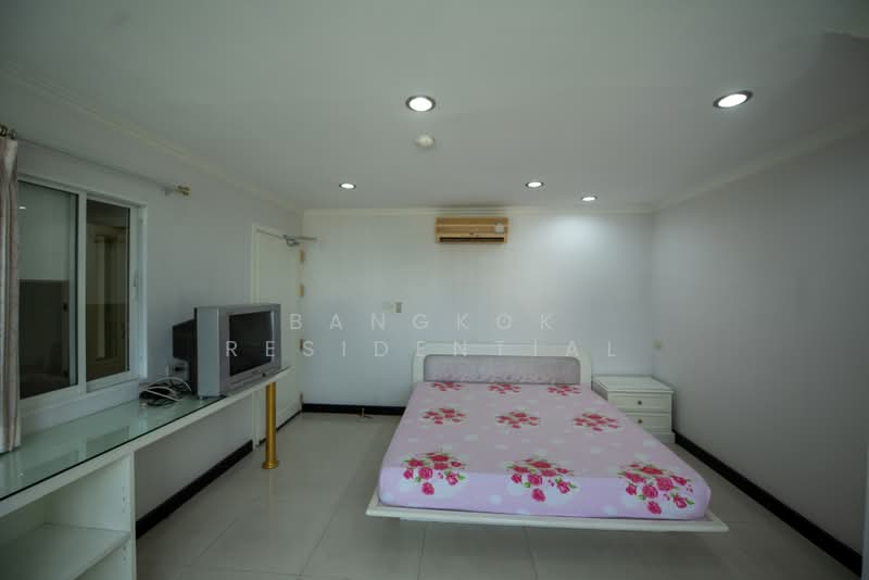 Oriental Towers, Bangkok, 25 Soi Ekkamai 12, Ekkamai Road, Khlong Tan Nua, Watthana, Bangkok, 4 Bedrooms, 350 sqm, Condo For Sale, by Bangkok Residential, 500438492 - DDproperty.com