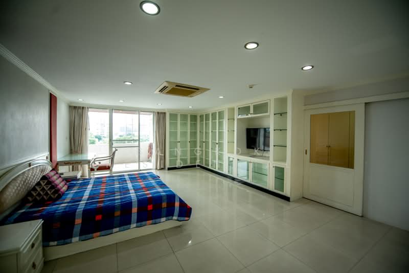 Oriental Towers, Bangkok, 25 Soi Ekkamai 12, Ekkamai Road, Khlong Tan Nua, Watthana, Bangkok, 4 Bedrooms, 350 sqm, Condo For Sale, by Bangkok Residential, 500438492 - DDproperty.com