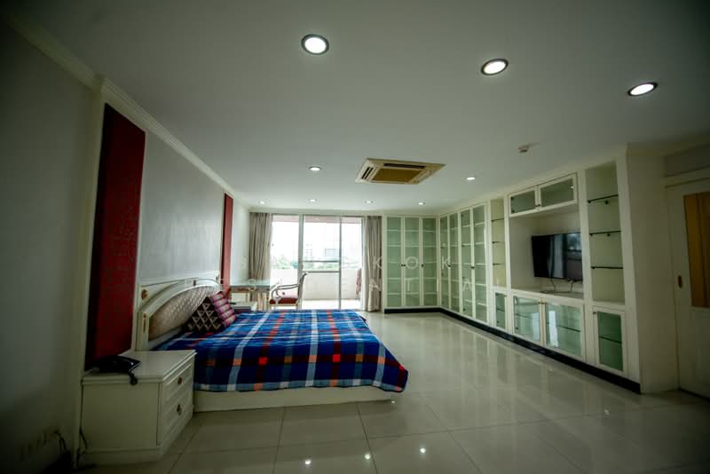 Oriental Towers, Bangkok, 25 Soi Ekkamai 12, Ekkamai Road, Khlong Tan Nua, Watthana, Bangkok, 4 Bedrooms, 350 sqm, Condo For Sale, by Bangkok Residential, 500438492 - DDproperty.com