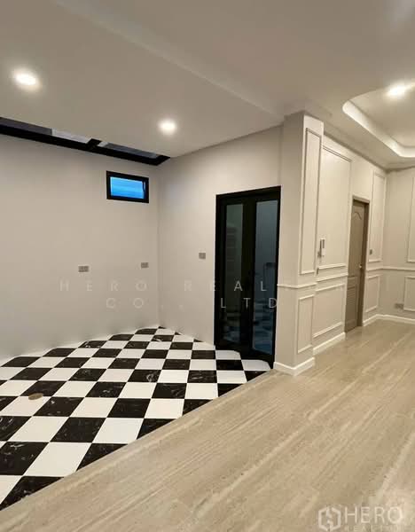 For Rent 3 Bedroom Townhouse Sukhumvit 50 in Khlong Toei, Bangkok HRE01122, Bangkok, Phra Kanong, Khlong Toei, Bangkok, 3 Bedrooms, 220 sqm, Townhouse For Rent, by Hero Realtor Co., Ltd., 500438520 - DDproperty.com
