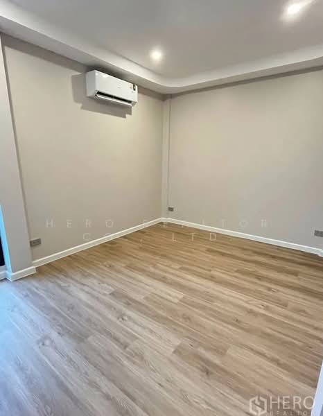 For Rent 3 Bedroom Townhouse Sukhumvit 50 in Khlong Toei, Bangkok HRE01122, Bangkok, Phra Kanong, Khlong Toei, Bangkok, 3 Bedrooms, 220 sqm, Townhouse For Rent, by Hero Realtor Co., Ltd., 500438520 - DDproperty.com