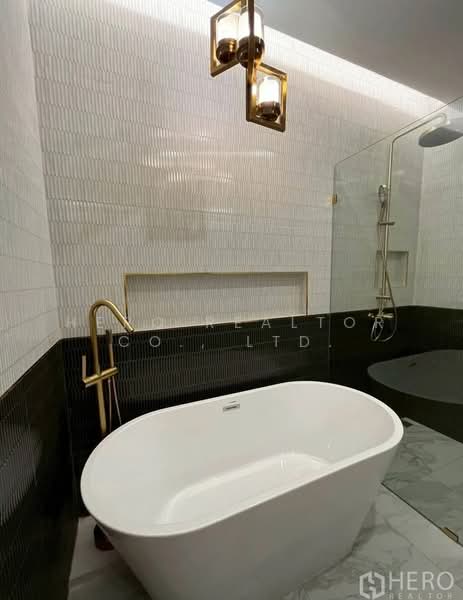 For Rent 3 Bedroom Townhouse Sukhumvit 50 in Khlong Toei, Bangkok HRE01122, Bangkok, Phra Kanong, Khlong Toei, Bangkok, 3 Bedrooms, 220 sqm, Townhouse For Rent, by Hero Realtor Co., Ltd., 500438520 - DDproperty.com