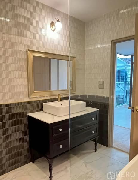 For Rent 3 Bedroom Townhouse Sukhumvit 50 in Khlong Toei, Bangkok HRE01122, กรุงเทพ, พระโขนง, คลองเตย, กรุงเทพ, 220 ตร.ม., ทาวน์เฮ้าส์ ให้เช่า, โดย Hero Realtor Co., Ltd., 500438520 - DDproperty.com