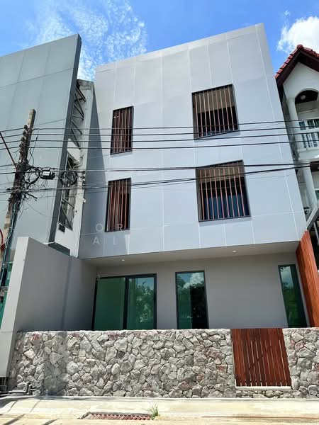 โฮมออฟฟิศให้เช่า 3 ชั้น เดินทางสะดวก ซอยอ่อนนุช 88/4 อ่อนนุช-ลาดกระบัง, Bangkok, อ่อนนุช-ลาดกระบัง, Prawet, Bangkok, , 200 sqm, Office Space For Rent, by Forty-Six Real Estate Group, 500438590 - DDproperty.com