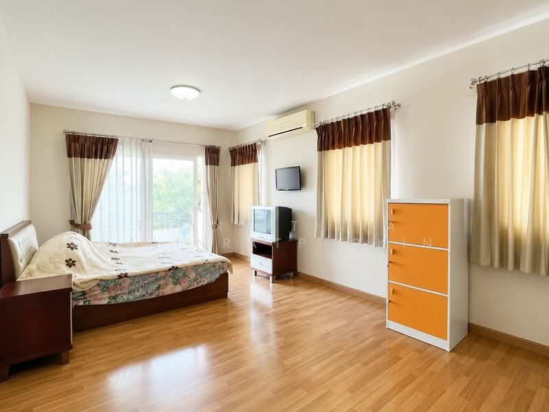 Pruksa Town Phetkasem 81, Bangkok, Soi Petchkasem 81, Nong Kham, Nong Khaem, Bangkok, 3 Bedrooms, 250 sqm, Single Detached House For Sale, by Thanyathita Nalinratphokin, 500438672 - DDproperty.com