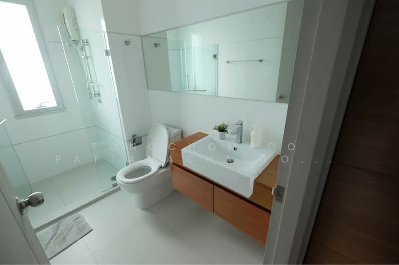 Thru Thonglor, Bangkok, Petchaburi Road, Bang Kapi, Huai Khwang, Bangkok, 2 Bedrooms, 62 sqm, Condo For Rent, by Tongchompoo Pattanachaiwongkoon, 500438720 - DDproperty.com