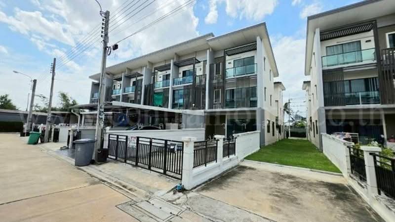 Town Avenue Merge Rattanatibet : ทาวน์ อเวนิว เมิร์จ รัตนาธิเบศร์, นนทบุรี, ถนน รัตนาธิเบศร์, บางรักใหญ่, บางบัวทอง, นนทบุรี, 170 ตร.ม., ทาวน์เฮ้าส์ ขาย, โดย คุณ พลอยวาลินน์ (วาลินน์), 500438760 - DDproperty.com