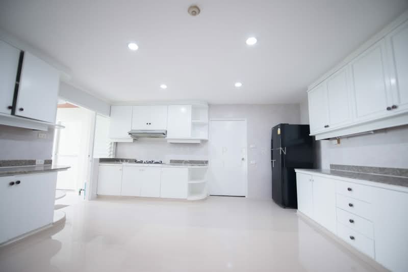 Oriental Towers, Bangkok, 25 Soi Ekkamai 12, Ekkamai Road, Khlong Tan Nua, Watthana, Bangkok, 3 Bedrooms, 350 sqm, Condo For Rent, by Sasimaporn Wongvijit, 500438806 - DDproperty.com