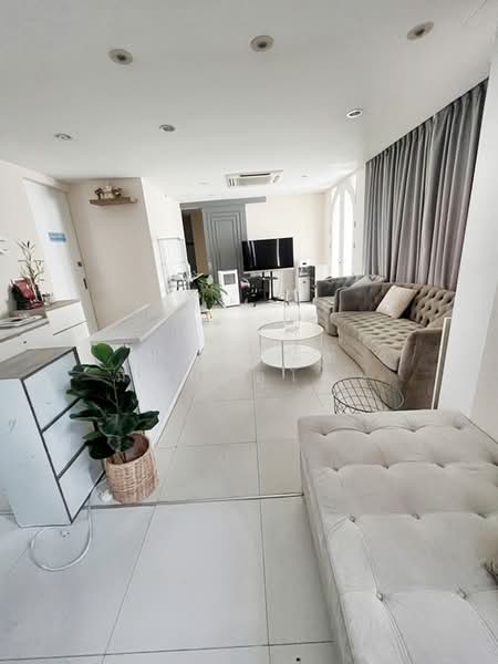 Space on 2nd Floor at the Corner for Clinic near MRT Huaykwang 350 m, Bangkok, รัชดาภิเษก, Huai Khwang, Bangkok, , 100 sqm, Retail Space For Rent, by Chanitnun Mewongukote, 500438857 - DDproperty.com