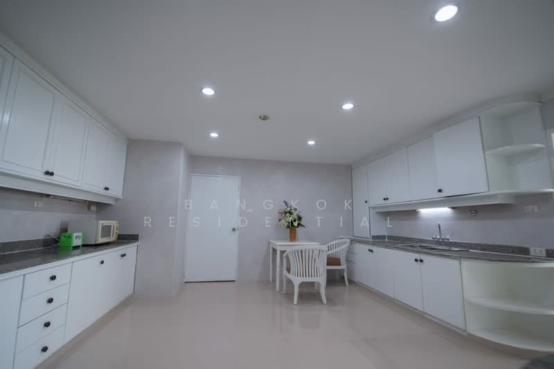 Oriental Towers, Bangkok, 25 Soi Ekkamai 12, Ekkamai Road, Khlong Tan Nua, Watthana, Bangkok, 3 Bedrooms, 350 sqm, Condo For Sale, by Bangkok Residential, 500438871 - DDproperty.com