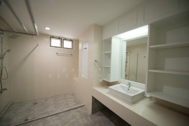Oriental Towers, Bangkok, 25 Soi Ekkamai 12, Ekkamai Road, Khlong Tan Nua, Watthana, Bangkok, 3 Bedrooms, 350 sqm, Condo For Sale, by Bangkok Residential, 500438871 - DDproperty.com