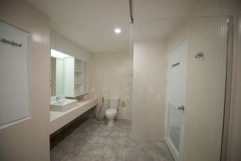 Oriental Towers, Bangkok, 25 Soi Ekkamai 12, Ekkamai Road, Khlong Tan Nua, Watthana, Bangkok, 3 Bedrooms, 350 sqm, Condo For Sale, by Bangkok Residential, 500438871 - DDproperty.com