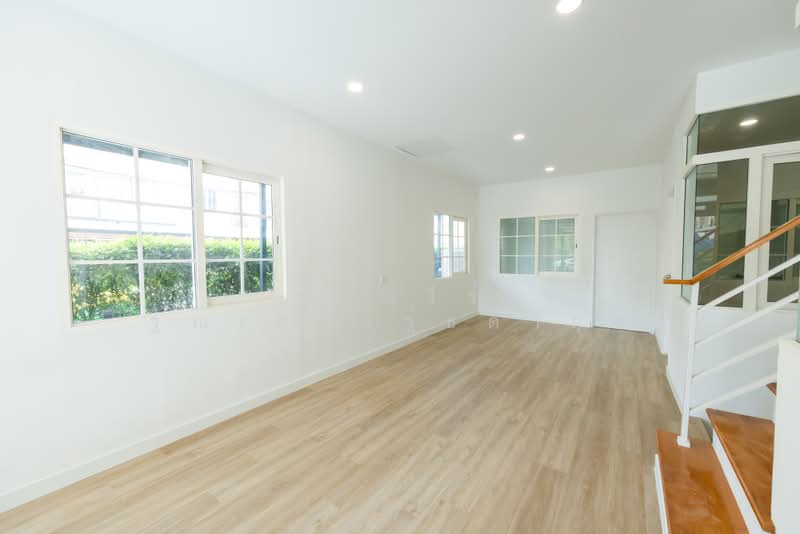 Golden Town Onnut-Pattanakarn, Bangkok, 199 Soi On Nut 65 Yeak 14, Prawet, Bangkok, 4 Bedrooms, 1 sqm, Townhouse For Sale, by Tharnavee Tharnasetthadakul, 500438929 - DDproperty.com