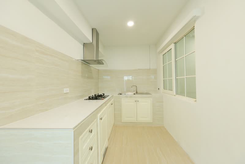 Golden Town Onnut-Pattanakarn, Bangkok, 199 Soi On Nut 65 Yeak 14, Prawet, Bangkok, 4 Bedrooms, 1 sqm, Townhouse For Sale, by Tharnavee Tharnasetthadakul, 500438929 - DDproperty.com