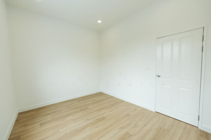 Golden Town Onnut-Pattanakarn, Bangkok, 199 Soi On Nut 65 Yeak 14, Prawet, Bangkok, 4 Bedrooms, 1 sqm, Townhouse For Sale, by Tharnavee Tharnasetthadakul, 500438929 - DDproperty.com