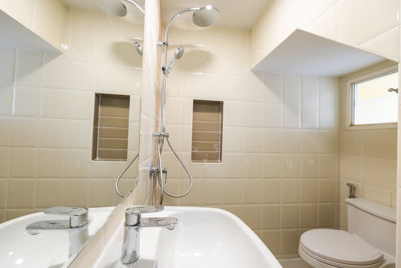 Golden Town Onnut-Pattanakarn, Bangkok, 199 Soi On Nut 65 Yeak 14, Prawet, Bangkok, 4 Bedrooms, 1 sqm, Townhouse For Sale, by Tharnavee Tharnasetthadakul, 500438929 - DDproperty.com