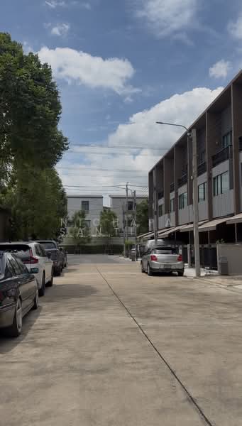 Baan Klang Muang Rama 9-Krungthep Kreetha, Bangkok, Soi Kanchanaphisek 23, Saphan Sung, Bangkok, 3 Bedrooms, 152 sqm, Townhouse For Sale, by Nichapa Santithanaphokin, 500439042 - DDproperty.com