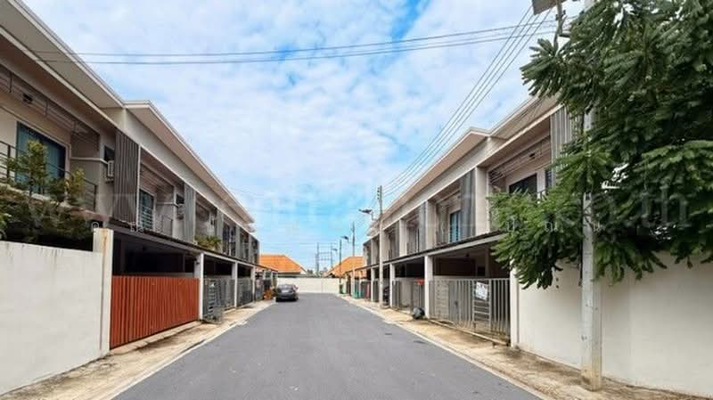 หมู่บ้าน รัชธานี 11 - 12, Pathum Thani, รังสิต-นครนายก, Bung Nam Rak, Thanyaburi, Pathum Thani, 3 Bedrooms, 120 sqm, Townhouse For Sale, by คุณ ปัณณณัฐ ( ปัณณ์ ), 500439047 - DDproperty.com