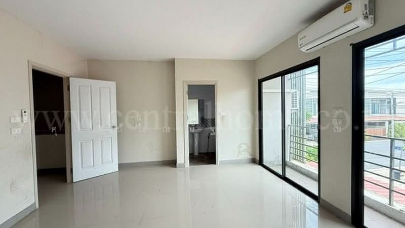 หมู่บ้าน รัชธานี 11 - 12, Pathum Thani, รังสิต-นครนายก, Bung Nam Rak, Thanyaburi, Pathum Thani, 3 Bedrooms, 120 sqm, Townhouse For Sale, by คุณ ปัณณณัฐ ( ปัณณ์ ), 500439047 - DDproperty.com