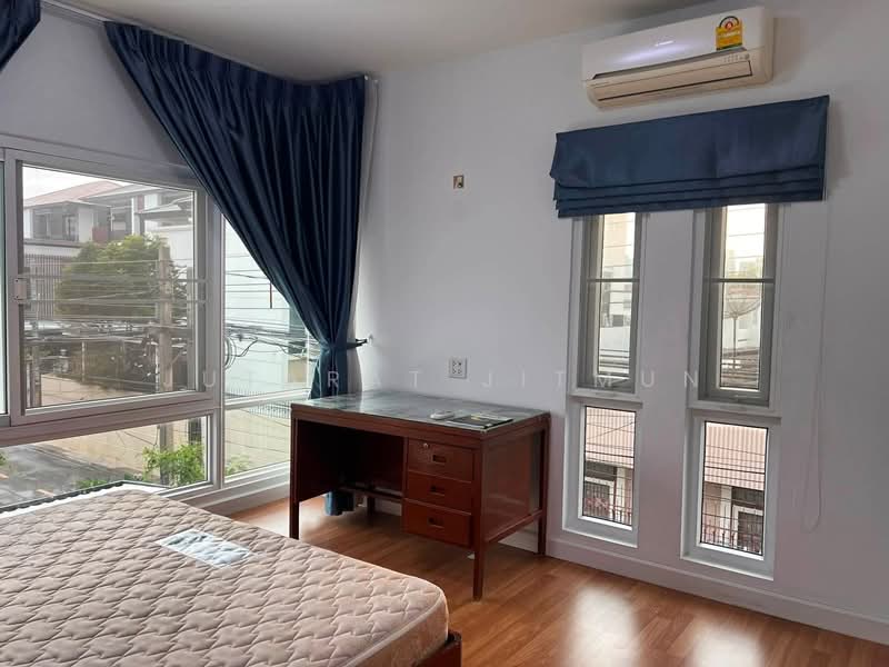 บ้านเดี่ยว สุขุมวิท 71 (ปรีดีพนมยงค์ 14), Bangkok, Phra Kanong Nua, Watthana, Bangkok, 4 Bedrooms, 150 sqm, Single Detached House For Rent, by Jutarat Jitmun, 500439063 - DDproperty.com