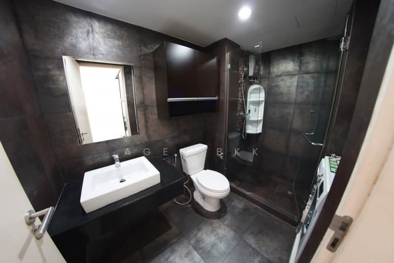 Voque Sukhumvit 16, Bangkok, Soi Sukhumvit 16, Khlong Toei, Bangkok, 1 Bedroom, 40 sqm, Condo For Rent, by Agentbkk, 500439199 - DDproperty.com