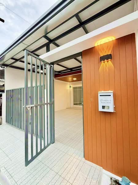 บ้านสวย 4 ห้องนอน มีระเบียงหน้าบ้าน หมู่บ้านจันทิมา ธานี บางใหญ่ ใกล้เซ็นทรัล เวสเกต, Nonthaburi, กาญจนาภิเษก, Bang Bua Thong, Nonthaburi, 4 Bedrooms, 110 sqm, Townhouse For Sale, by บุษบากร (เจี๊ยบ), 500439309 - DDproperty.com