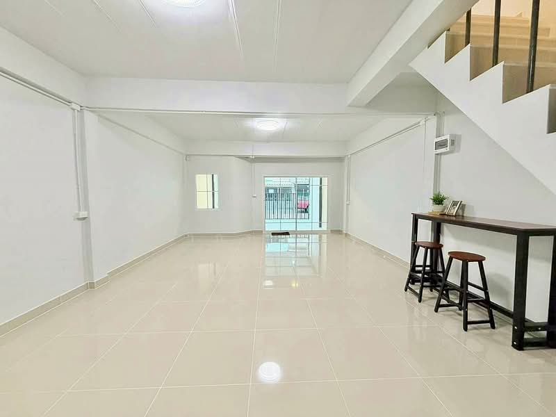บ้านสวย 4 ห้องนอน มีระเบียงหน้าบ้าน หมู่บ้านจันทิมา ธานี บางใหญ่ ใกล้เซ็นทรัล เวสเกต, Nonthaburi, กาญจนาภิเษก, Bang Bua Thong, Nonthaburi, 4 Bedrooms, 110 sqm, Townhouse For Sale, by บุษบากร (เจี๊ยบ), 500439309 - DDproperty.com