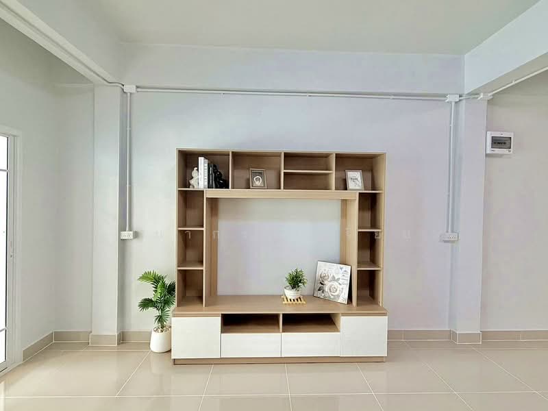 บ้านสวย 4 ห้องนอน มีระเบียงหน้าบ้าน หมู่บ้านจันทิมา ธานี บางใหญ่ ใกล้เซ็นทรัล เวสเกต, Nonthaburi, กาญจนาภิเษก, Bang Bua Thong, Bang Bua Thong, Nonthaburi, 4 Bedrooms, 110 sqm, Townhouse For Sale, by บุษบากร (เจี๊ยบ), 500439309 - DDproperty.com